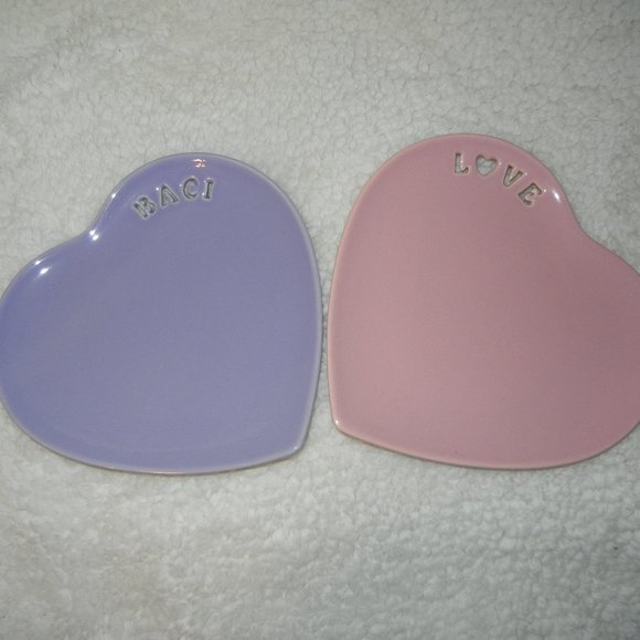 4 HTF Williams Sonoma White Pink Red Purple Heart Shaped Plates Words Valentine - Picture 3 of 5
